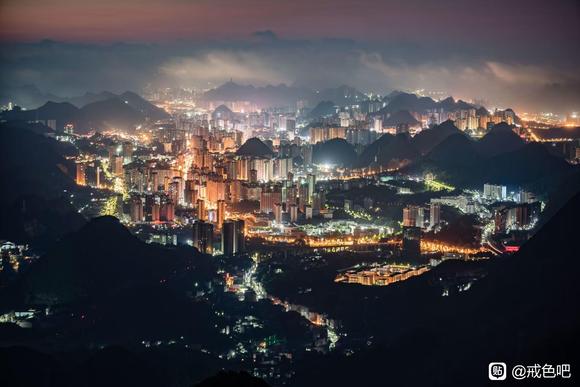 ”性欲倒错，偏执到癫狂。