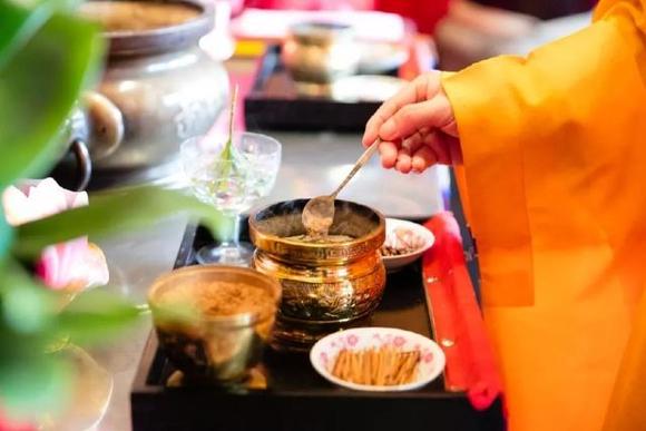 ”我们不光要戒色，更要修行修心忏悔自己做的错事，忏悔改过