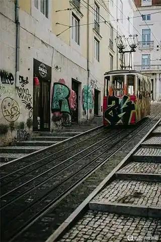 ”【转载】女留学生在异国他乡谐银造业，回国后一事无成！