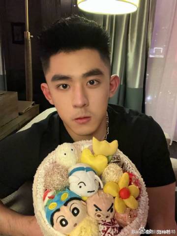 ”原来是个肌肉男#戒色吧