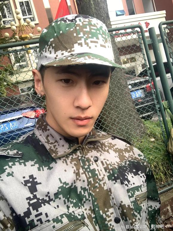 ”夜晚拍照都很帅#戒色吧