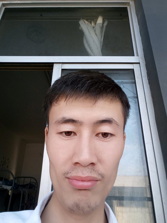 ”大家好，我是@云LOVE杨,90年生人，今年29岁，因为照片