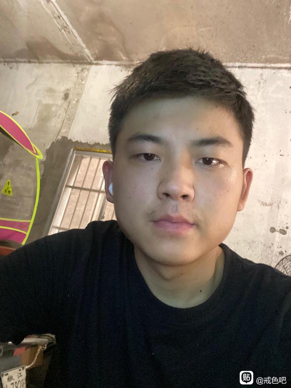 ”我是99年的，戒了125天了，被这个害得看上去一点都不成熟，