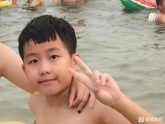 ”兄弟们这是我小时候照片