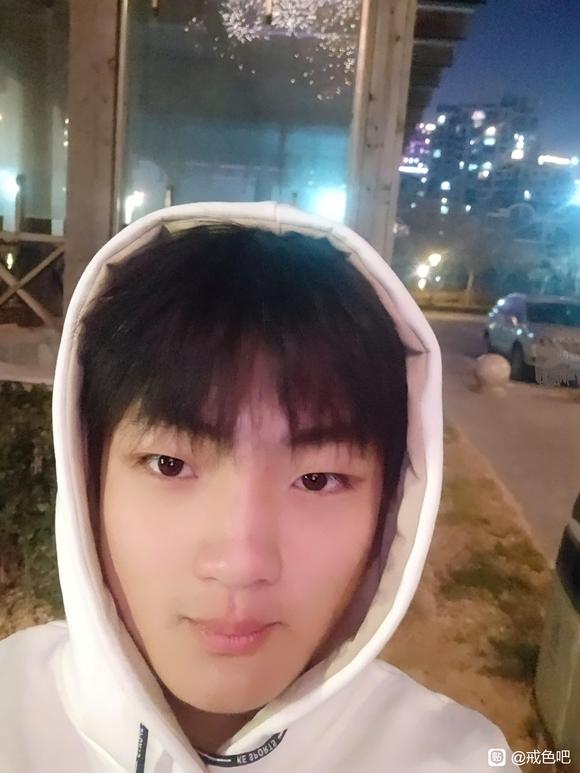 ”无节制和熬夜的后果