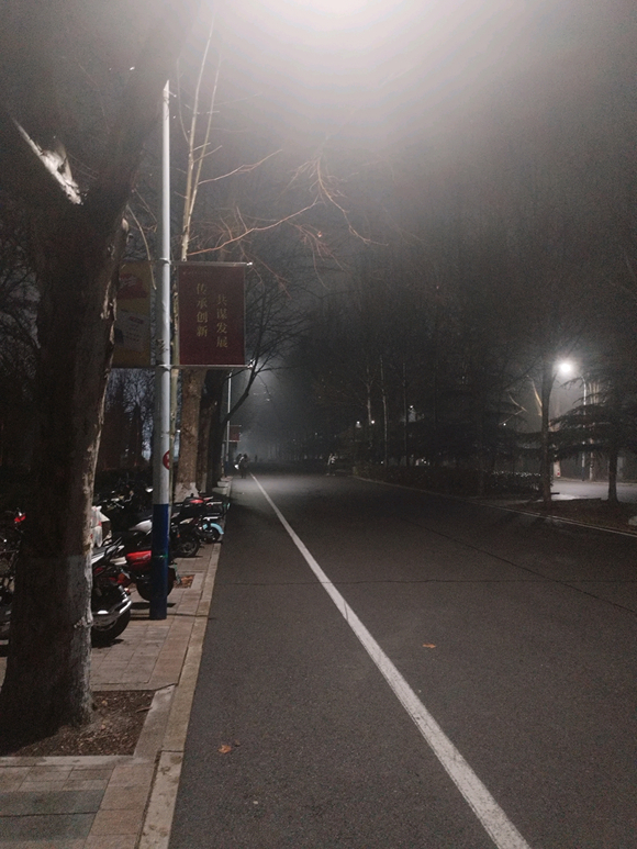 ”记住这一天，能见到我，是你的荣幸