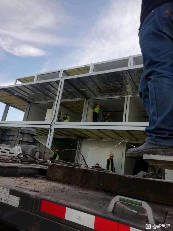 ”今年的第一天干活儿，虽然有症状但是还要坚持