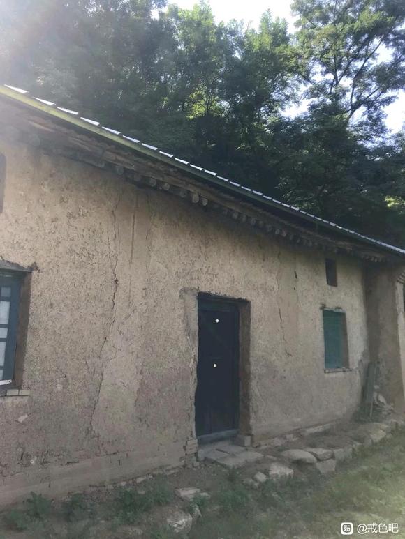 ”#微信看病卖药是假的#偶然发现深山小院子