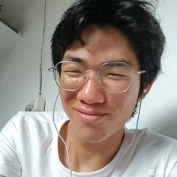 ”#微信看病卖药是假的#你们觉得女生会跟照片里这个人做朋友吗看见这个人第一印象是什么样